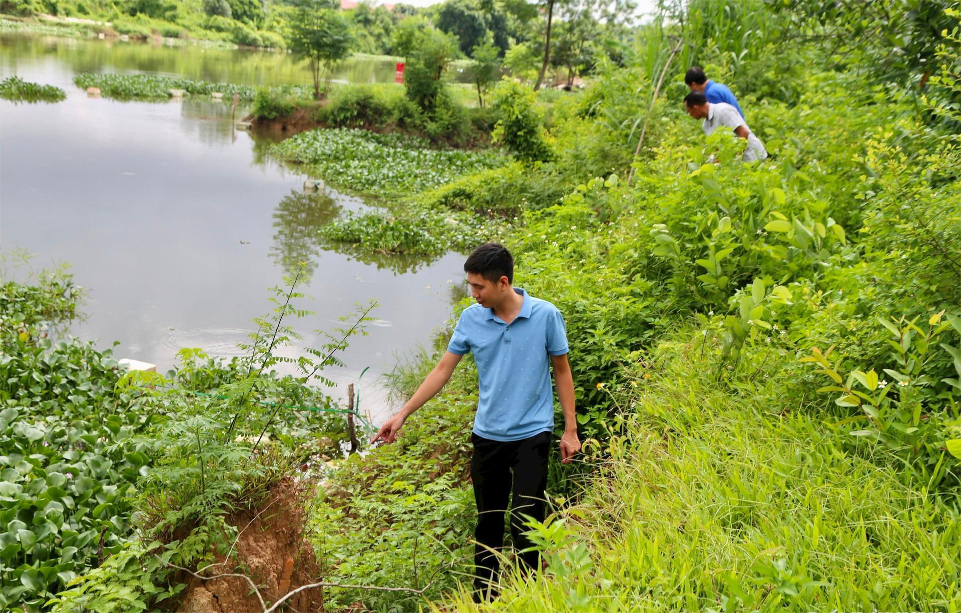 The Bac Hung Hai canal bank through Binh Giang in the rainy season