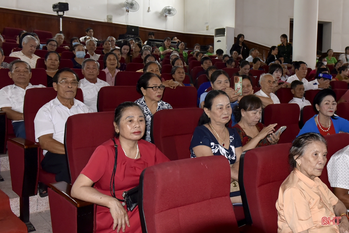 13 Gruppen nehmen am Senioren-Gesangsfestival 2023 in der Provinz Ha Tinh teil