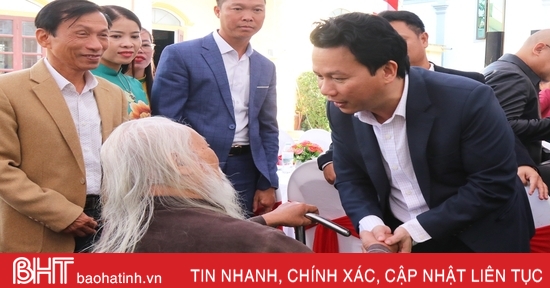 Minister für natürliche Ressourcen und Umwelt nimmt am großen Solidaritätsfestival in Ha Tinh teil