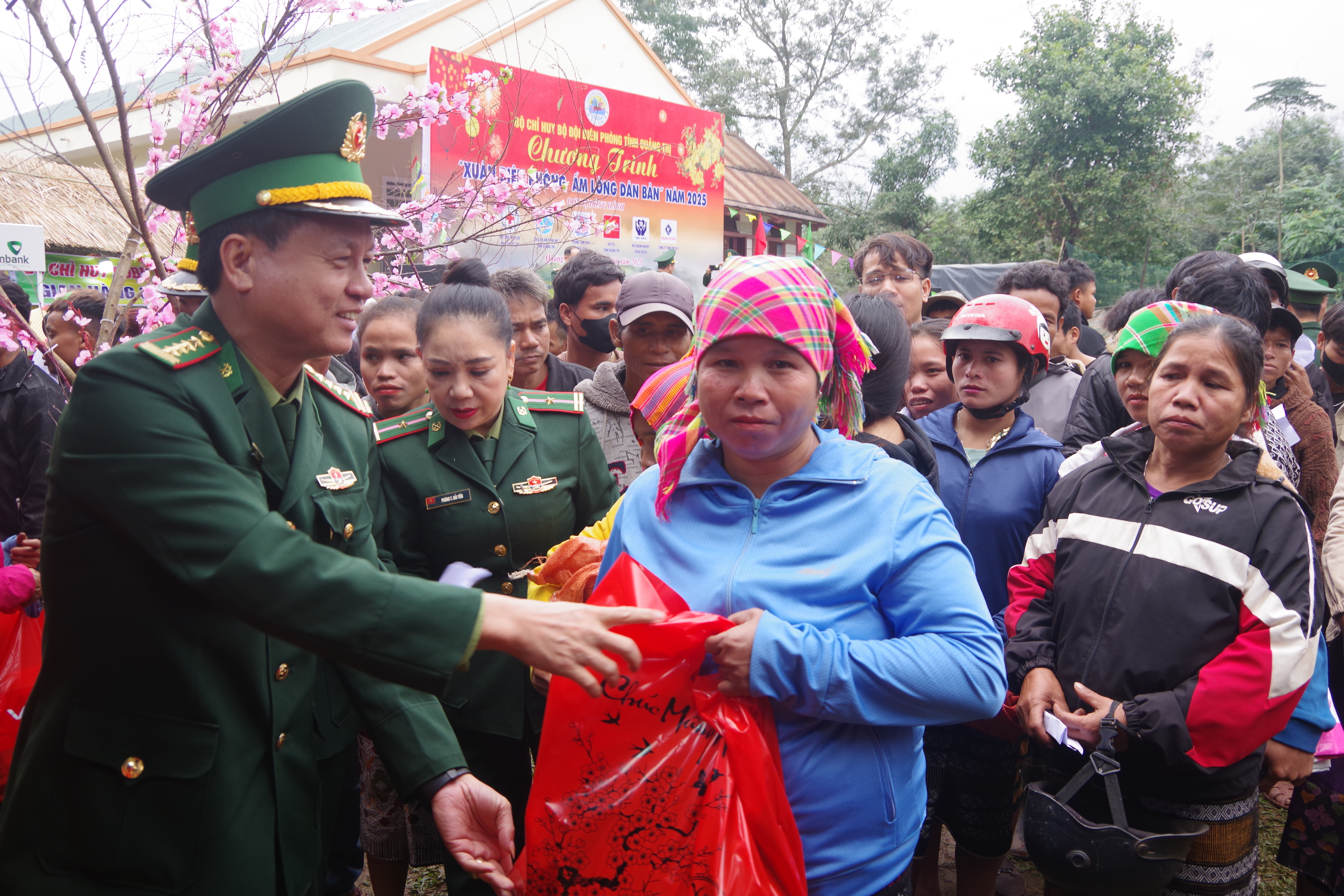 Chương trình “Xuân Biên phòng ấm lòng dân bản” tết Nguyên đán Ất Tỵ