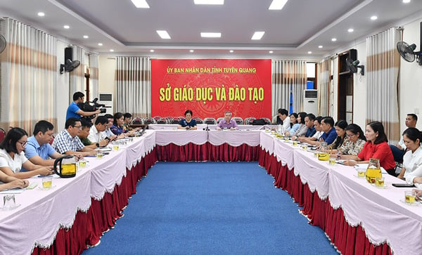 Atelier sur l'étude et le suivi de l'idéologie du président Ho Chi Minh sur la formation et l'effort pour devenir un bon citoyen