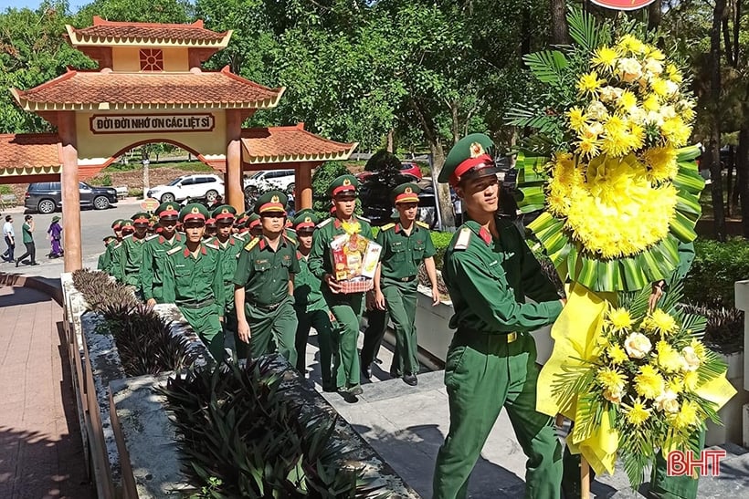 Empreintes de la jeunesse des forces armées de Ha Tinh dans la campagne « Marche verte »