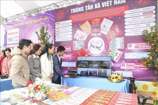 Tưng bừng Hội Báo xuân Ất Tỵ 2025