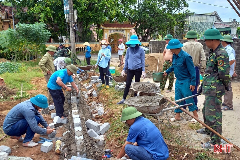 Ha Tinh reconnaît 16 communes répondant aux nouvelles normes rurales après la fusion