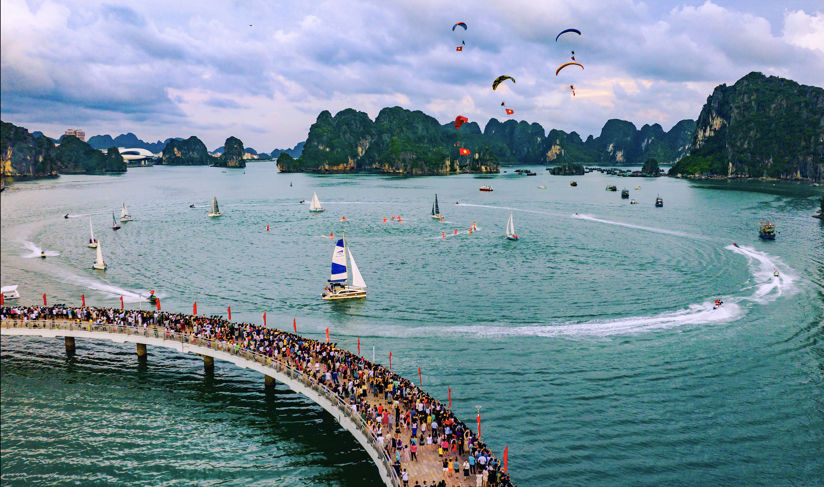 Ha Long – Stadt der Festivals