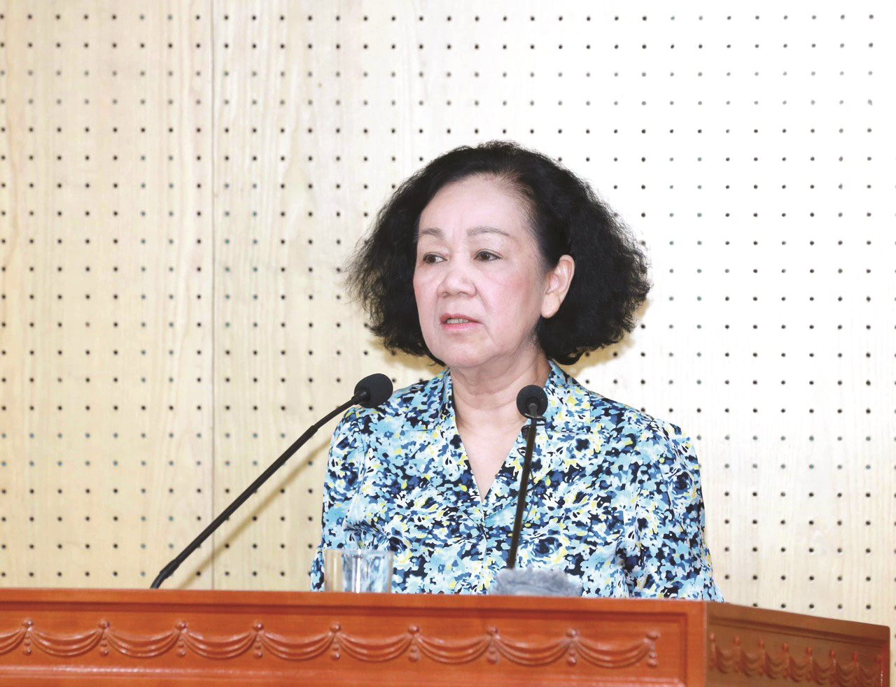 chinh-tri.jpg