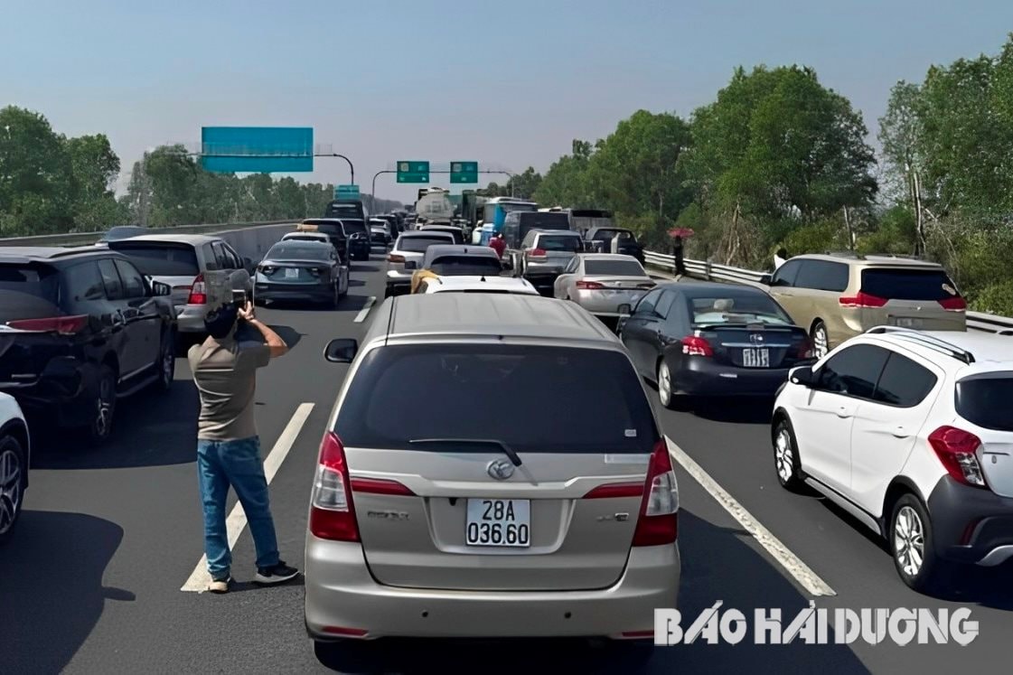 ハノイ ハイフォン高速道路 Un-U.jpg