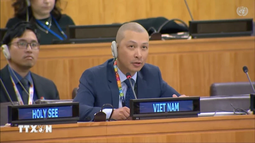 Botschafter Nguyen Hoang Nguyen, stellvertretender Leiter der Ständigen Vertretung Vietnams bei den Vereinten Nationen, spricht bei dem Treffen. (Foto: Hoai Thanh/VNA)