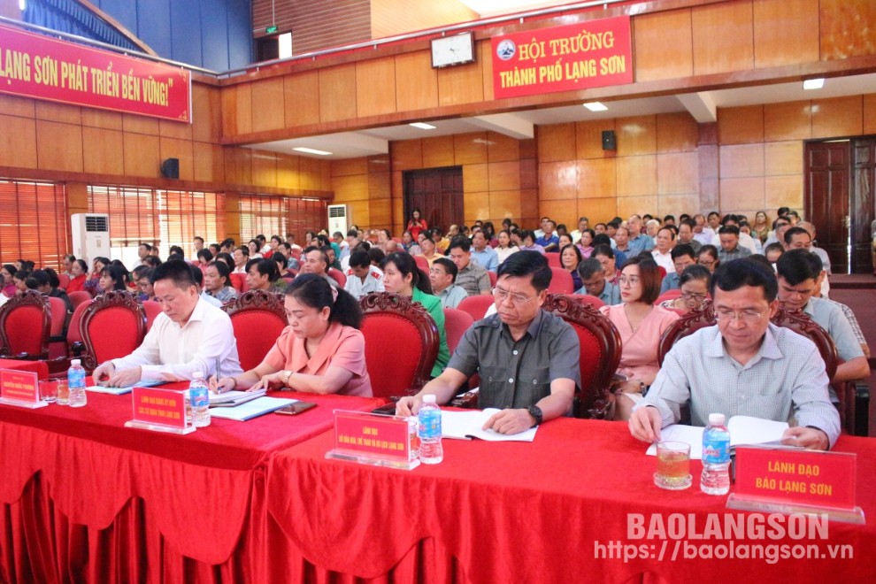 Delegasi yang menghadiri konferensi