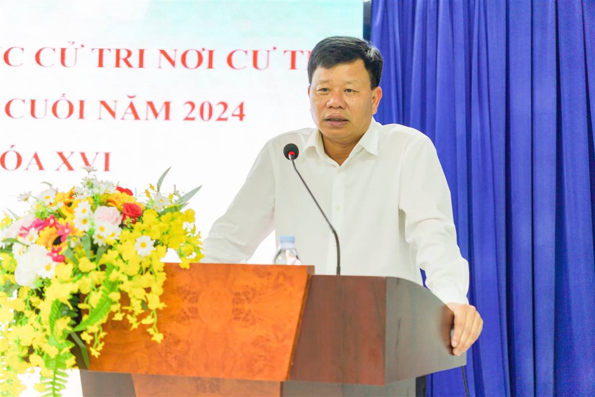 Le chef du conseil de gestion de la zone économique de Hai Phong rencontre les électeurs résidant dans le quartier de Niem Nghia, district de Le Chan