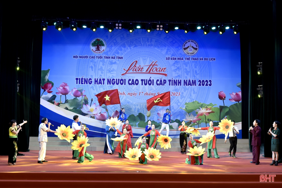 13 groups participate in the 2023 Ha Tinh Province Elderly Singing Festival