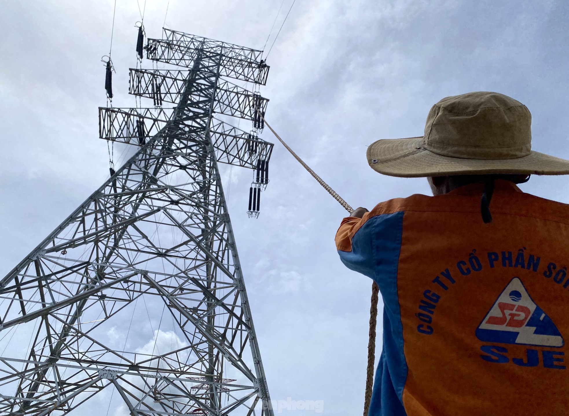 Los últimos días en el sitio de construcción de la línea de 500kV circuito 3 en Nghe An foto 18