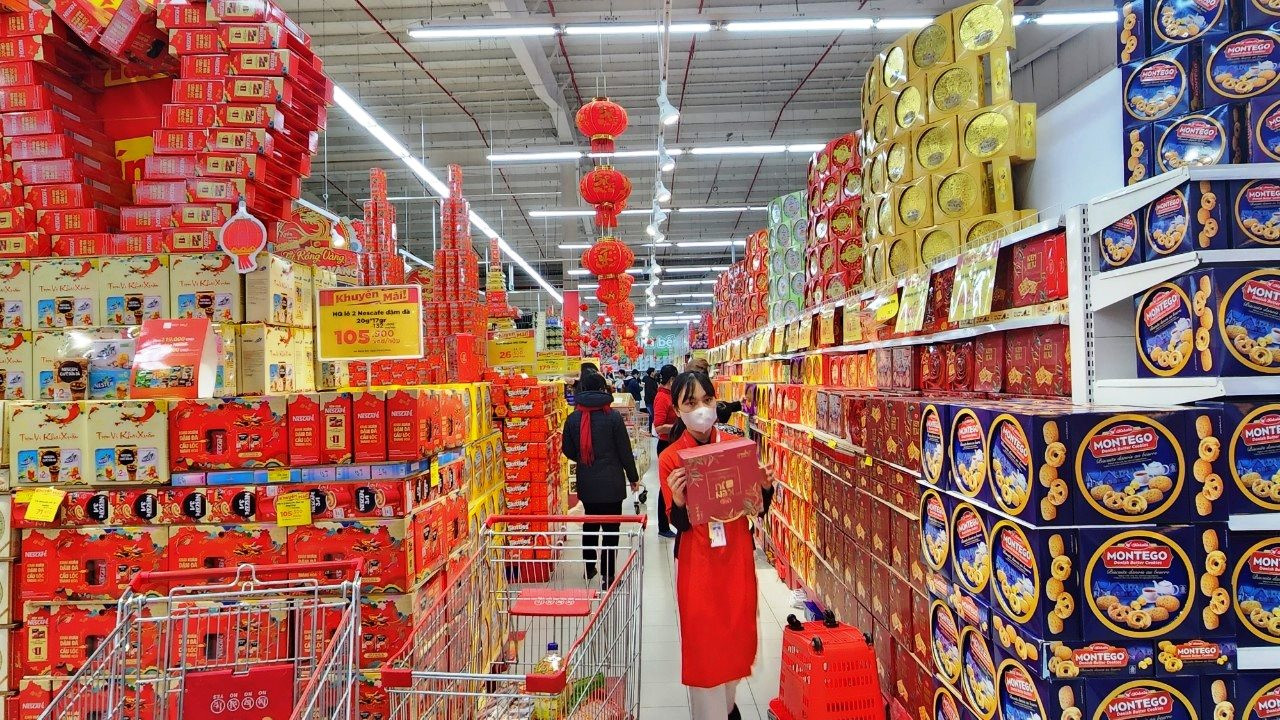 Los productos Tet inundan los supermercados en Hai Duong