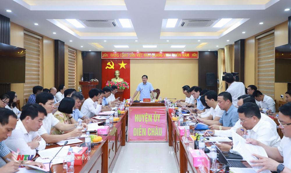 Provincial Party Secretary Thai Thanh Quy works with the Standing Committee of Dien Chau District Party Committee and Hoang Mai City Party Committee