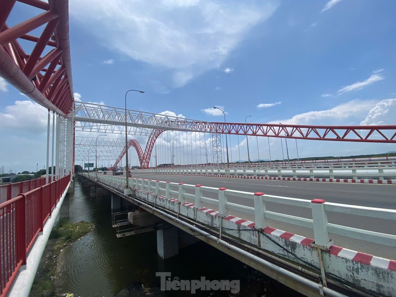 Close-up of the bridge shaped like a seagull spreading its wings in Ba Ria - Vung Tau photo 6