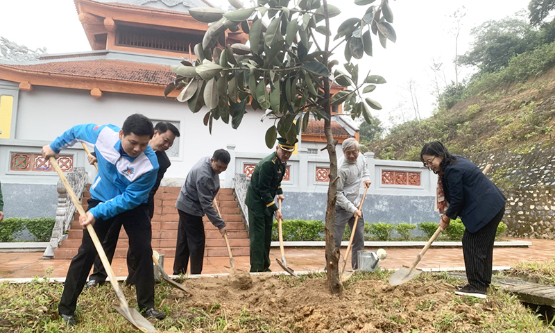 Representatives of the units participating in tree planting.