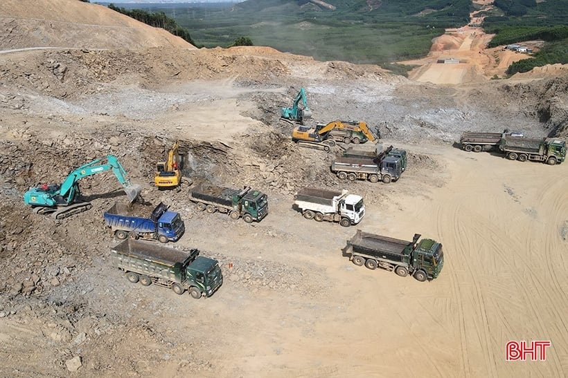 Ha Tinh approves 11 material mines for construction of North-South expressway project