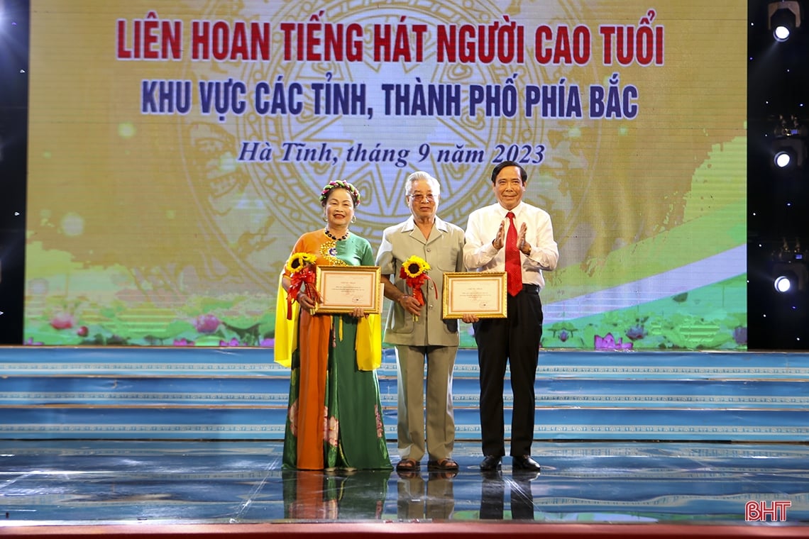 Nghệ nhân Lê Thị Hoài Thanh: Không vơi cạn tình yêu với nghệ thuật sân khấu