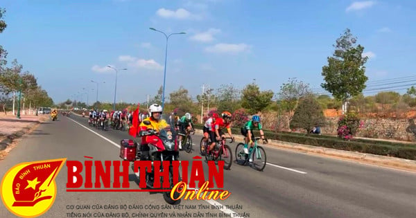 Sôi nổi giải đua xe đạp Phan Thiết mở rộng năm 2024