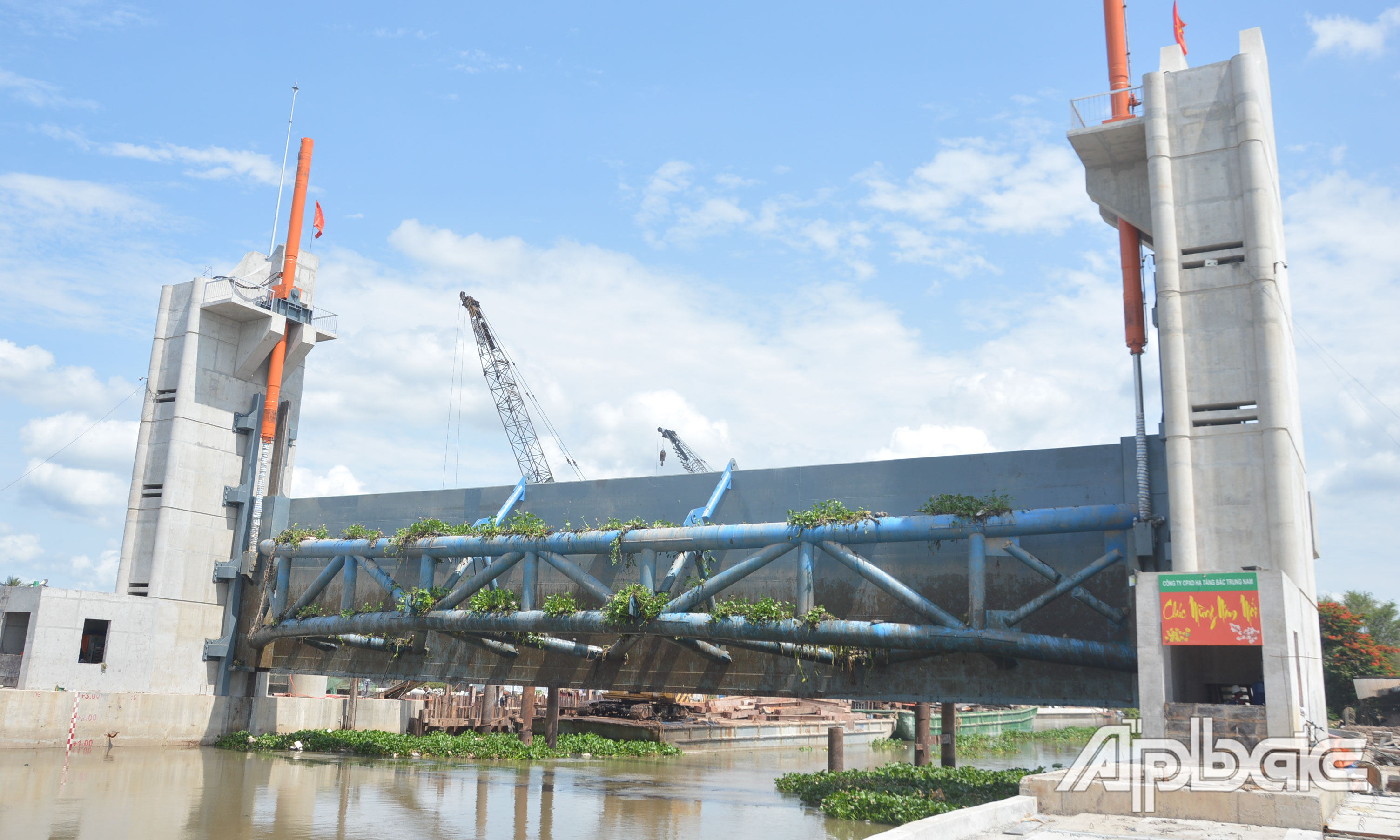 La alcantarilla Nguyen Tan Thanh se inauguró oficialmente en la mañana del 2 de mayo.