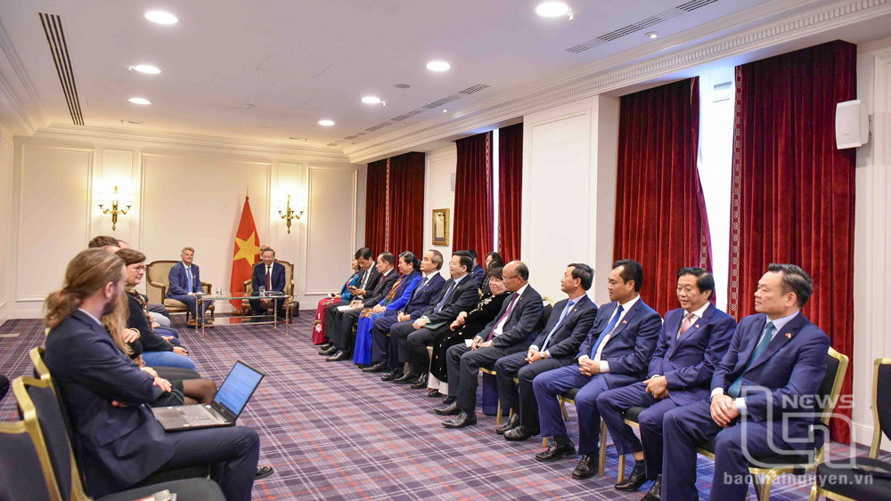Provinzparteisekretär Trinh Viet Hung schloss sich der Arbeitsdelegation von Generalsekretär To Lam an, um die Mongolei, Irland und Frankreich zu besuchen und dort zu arbeiten.