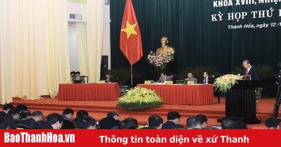 Các đại biểu thảo luận tại hội trường