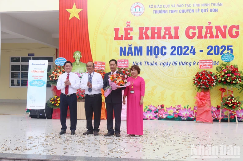 Plus de 150 000 élèves de Ninh Thuan entrent dans la nouvelle année scolaire 2024-2025 photo 1