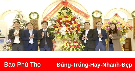 Visit and present gifts to the Bishop of Hung Hoa Diocese and priests in Viet Tri city