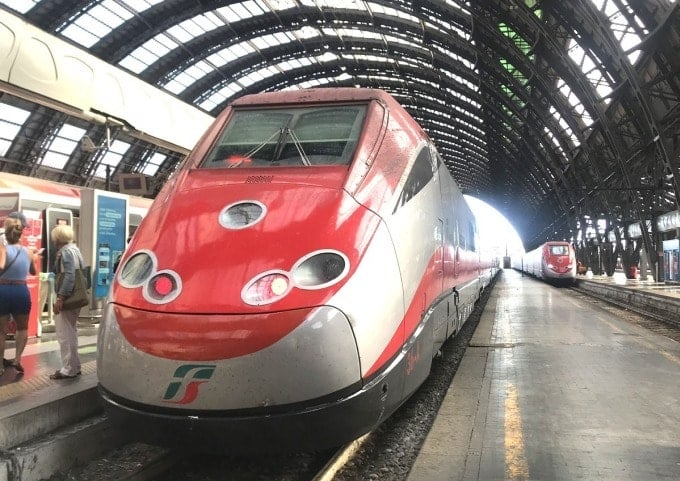 Tren de pasajeros de alta velocidad en Europa. Foto: Anh Duy