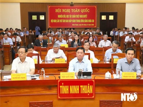 Hội nghị toàn quốc nghiên cứu, học tập, quán triệt Nghị quyết Hội nghị lần thứ tám Ban Chấp hành Trung ương Đảng