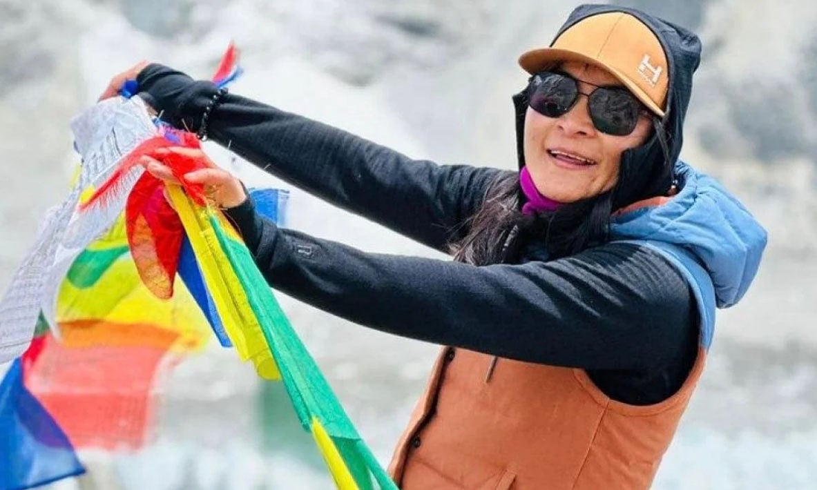 Une femme bat le record du monde de l'ascension la plus rapide de l'Everest