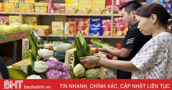 Xuyên đêm kết mâm ngũ quả lễ rằm tháng Bảy