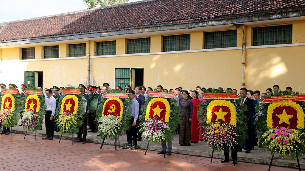 Lễ dâng hương tưởng niệm các chiến sĩ cách mạng đã hy sinh tại Nhà đày Buôn Ma Thuột