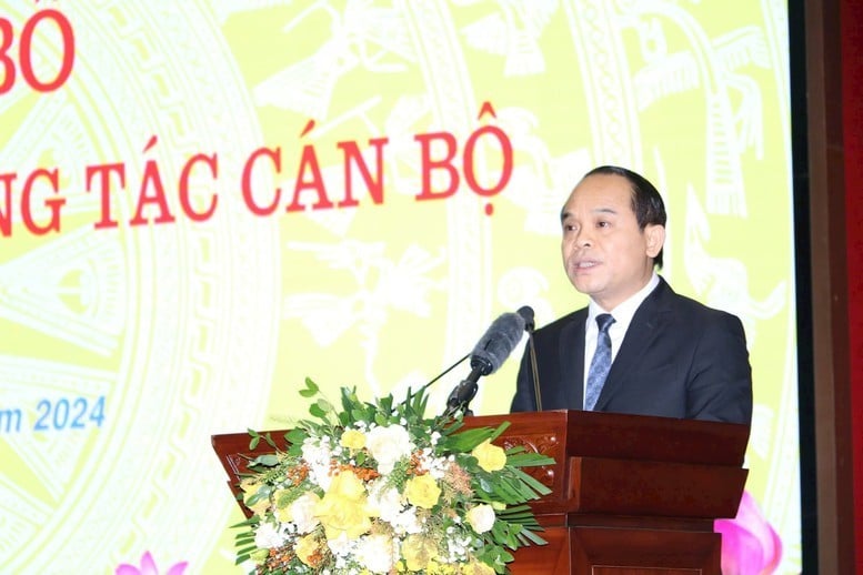 Comrade Nguyen Quoc Doan, member of the Party Central Committee, Deputy Chief Justice of the Supreme People's Court, delivered a speech accepting the assignment.