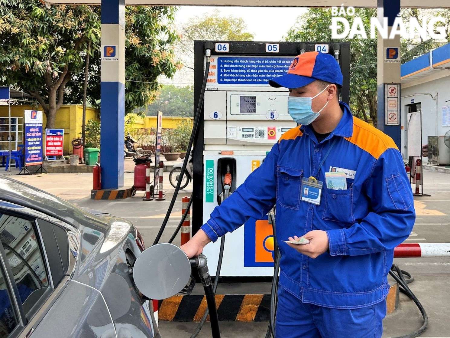 Gasoline price increased by more than 300 VND/liter