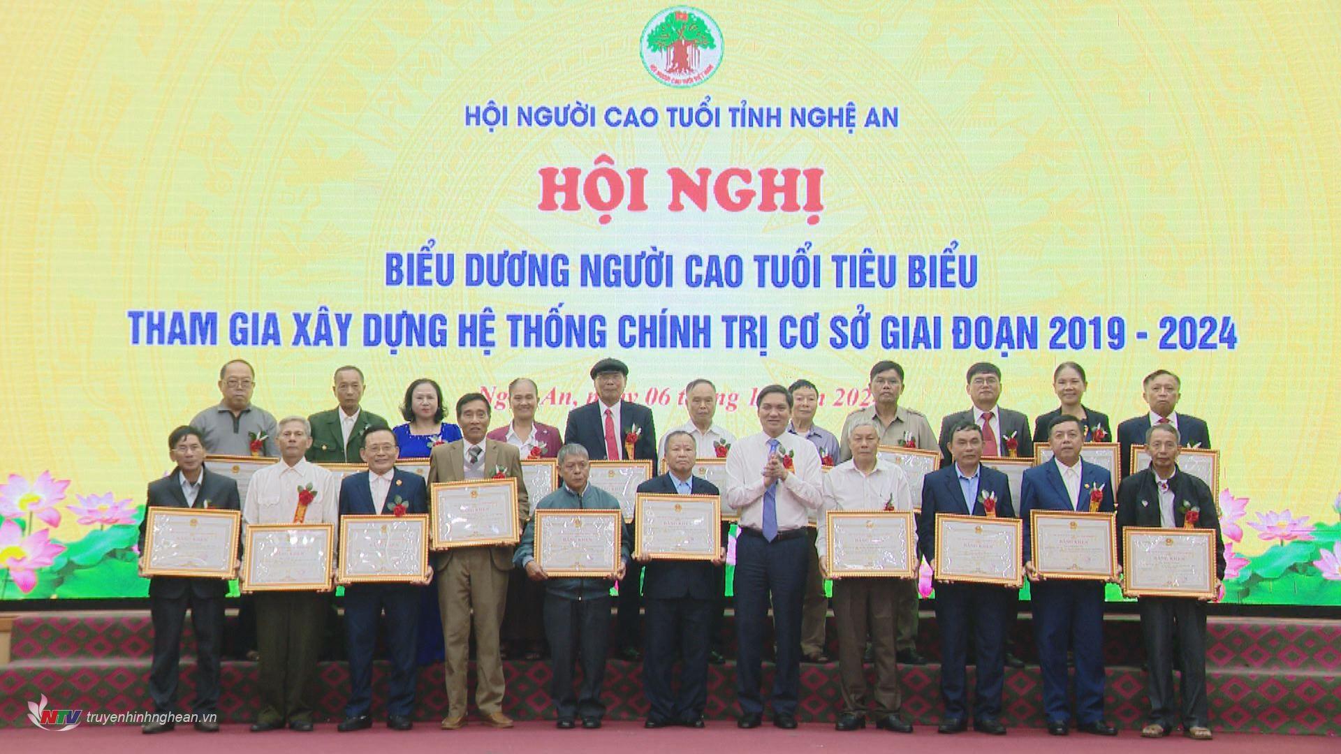 Biểu dương người cao tuổi tiêu biểu tham gia xây dựng hệ thống chính trị cơ sở” giai đoạn 2019 - 2024