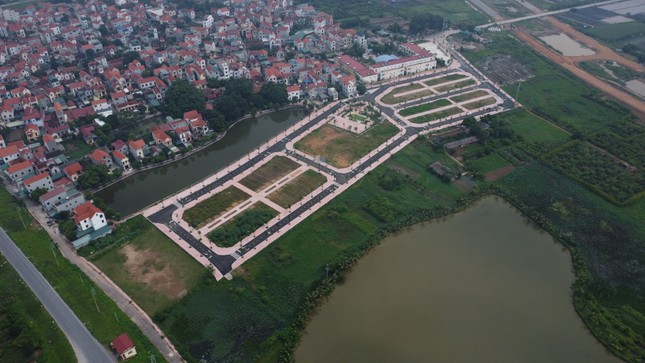 Vente aux enchères de terrains de nuit dans le district de banlieue de Hanoi, prix le plus élevé 133,3 millions de VND/m2 photo 11