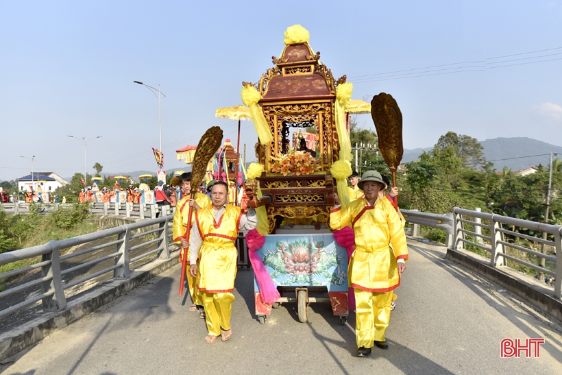 Cérémonie d'ouverture du festival du temple de Ca - Palais Quan Hoang Muoi