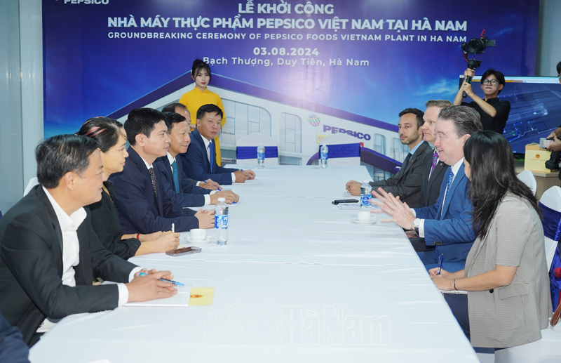 Đồng chí Chủ tịch UBND tỉnh Trương Quốc Huy làm việc với Đại sứ Hoa Kỳ tại Việt Nam 