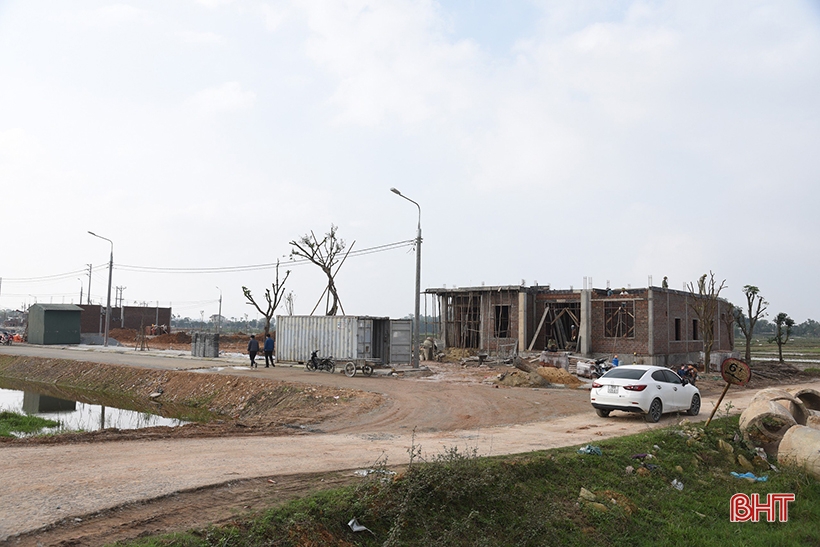 A commune in Ha Tinh simultaneously cleared land for 9 major projects.