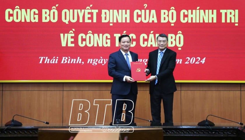 Announcing the Decision to approve comrade Nguyen Khac Than, Deputy Secretary of the Provincial Party Committee, Chairman of the Provincial People's Committee to hold the position of Secretary of the Provincial Party Committee