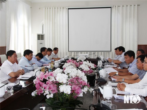 Provincial People's Committee: Meeting to listen to reports on industrial cluster development orientation