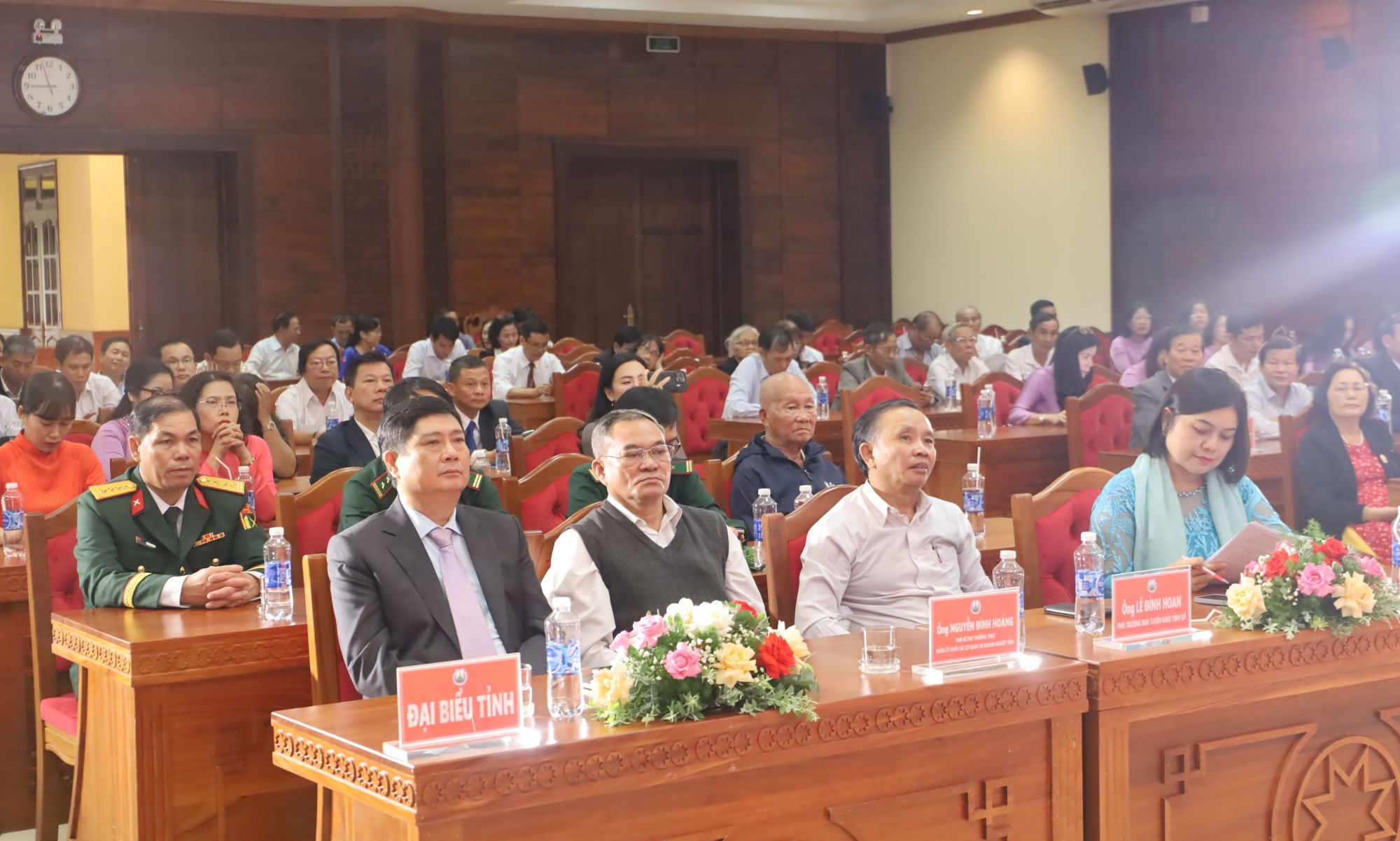 Ceremony to award the title of "Excellent Teacher" and celebrate the 42nd anniversary of Vietnamese Teachers' Day November 20