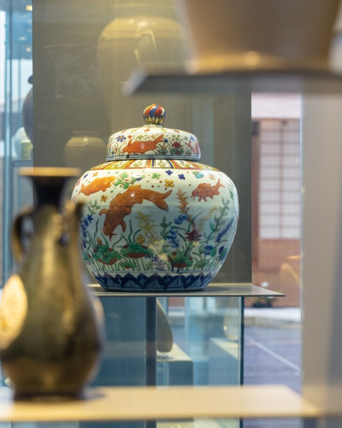 El jarrón con dibujos de peces de la dinastía Ming fue robado. Foto: El Valor