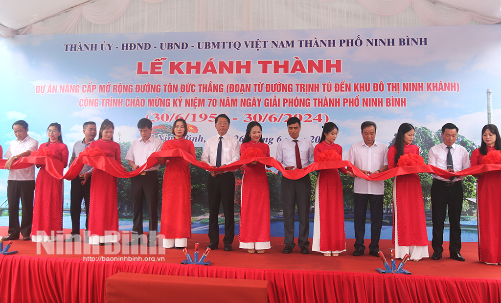 Inauguration du projet de modernisation et d'agrandissement de la rue Ton Duc Thang