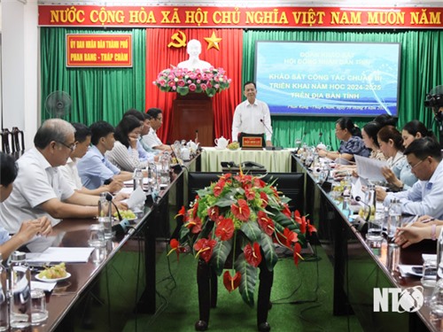 La délégation d'enquête du Comité permanent du Conseil populaire provincial a travaillé avec le Comité populaire de la ville. Phan Rang-Thap Cham