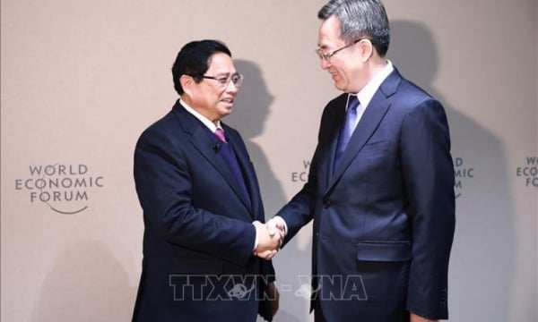 Le Premier ministre Pham Minh Chinh rencontre le vice-Premier ministre du Conseil des affaires d'État de Chine