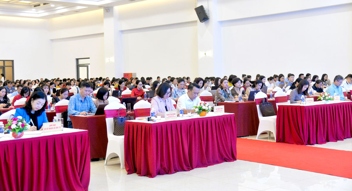 Eğitim konferansına katılan delegeler.