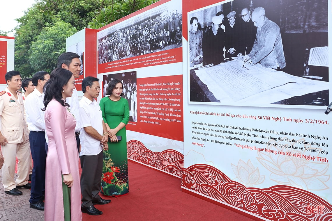 Lãnh đạo tỉnh Hà Tĩnh dự trưng bày chuyên đề “Nghệ Tĩnh đỏ trong trái tim Người”