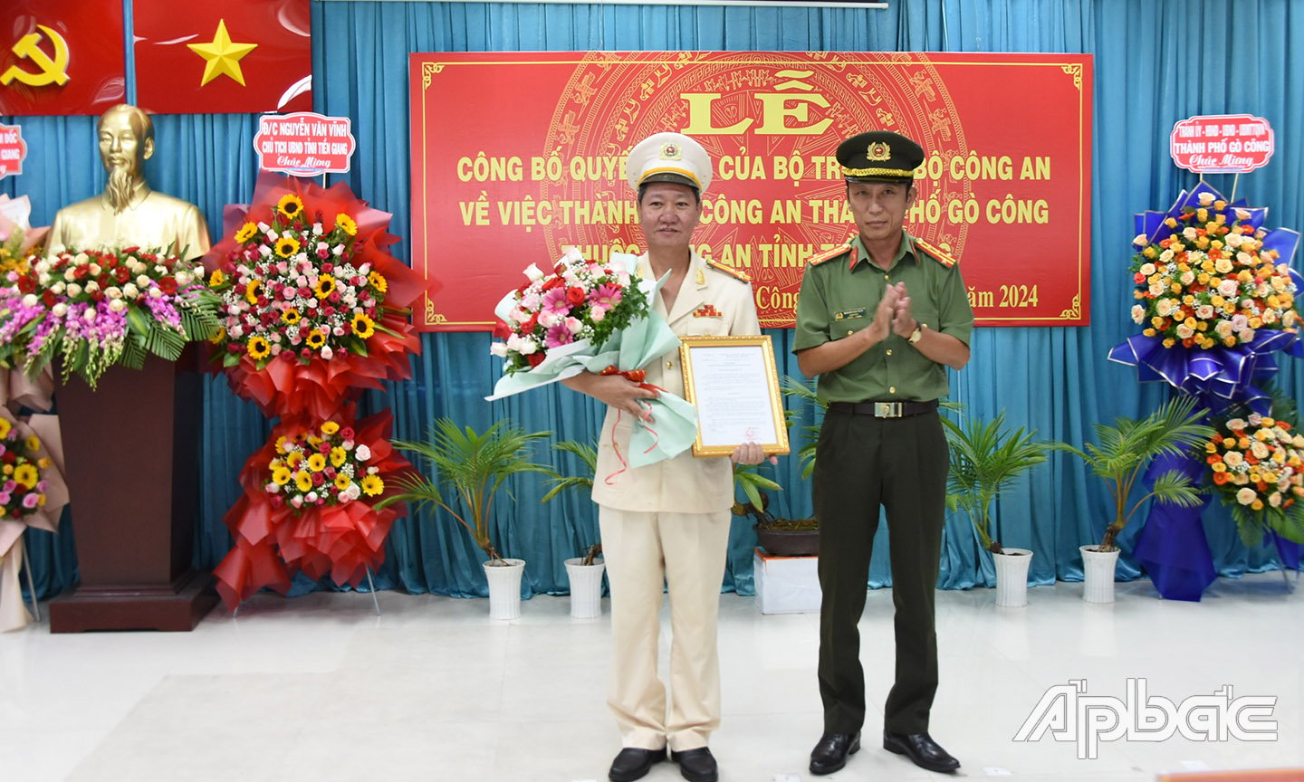 Policía provincial de Tien Giang: Anuncio de la decisión de establecer la Policía de la ciudad. Vamos Cong